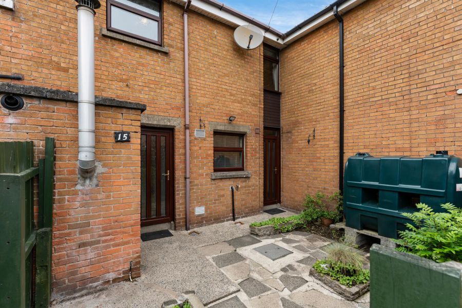 15 Lenamore Park