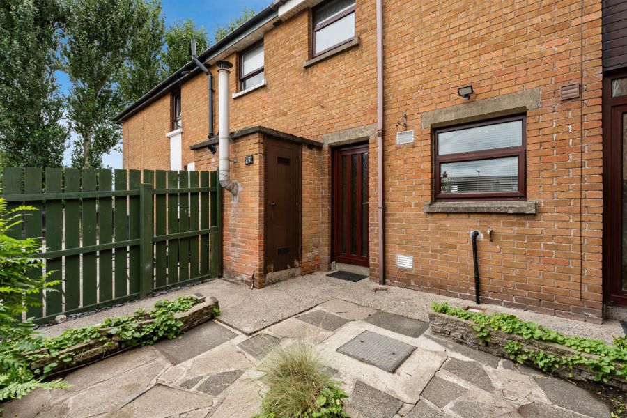 15 Lenamore Park