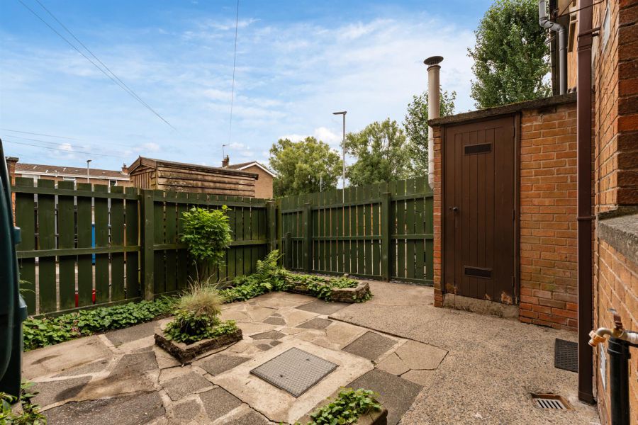 15 Lenamore Park
