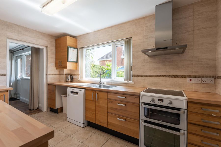 1 Tara Crescent