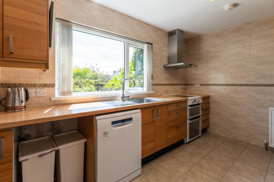 1 Tara Crescent