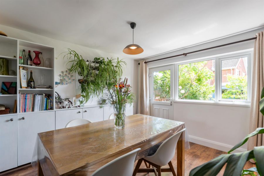 1 Tara Crescent