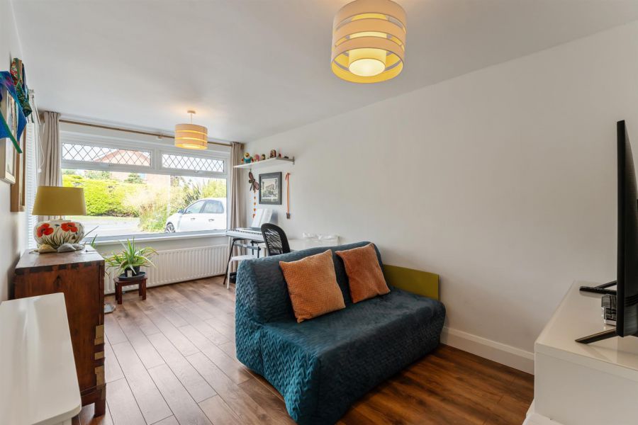 1 Tara Crescent