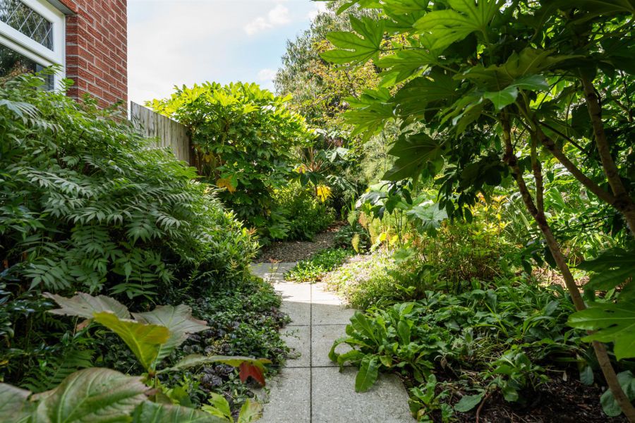 1 Tara Crescent