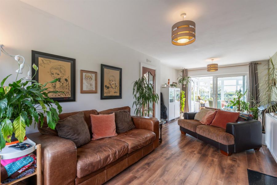 1 Tara Crescent