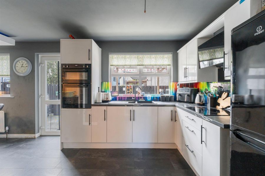 2 Cairndore Vale