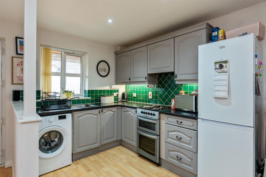 31 Whitethorn Avenue