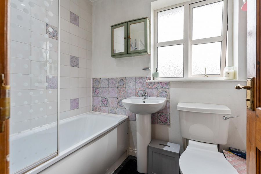 31 Whitethorn Avenue