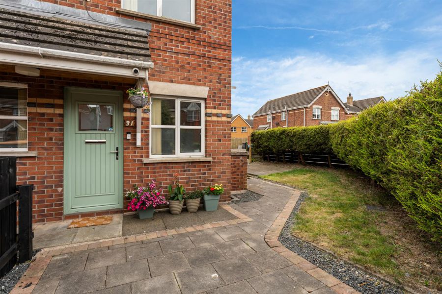 31 Whitethorn Avenue