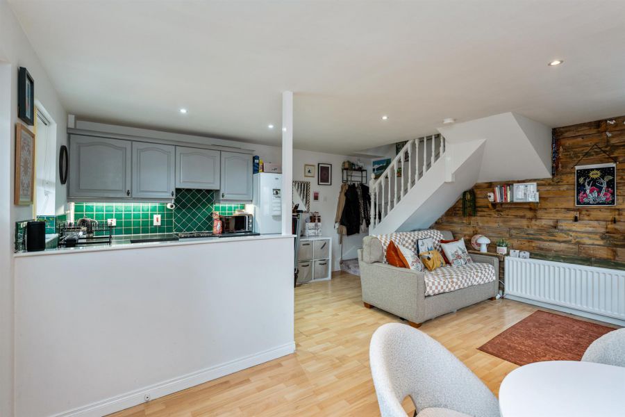 31 Whitethorn Avenue