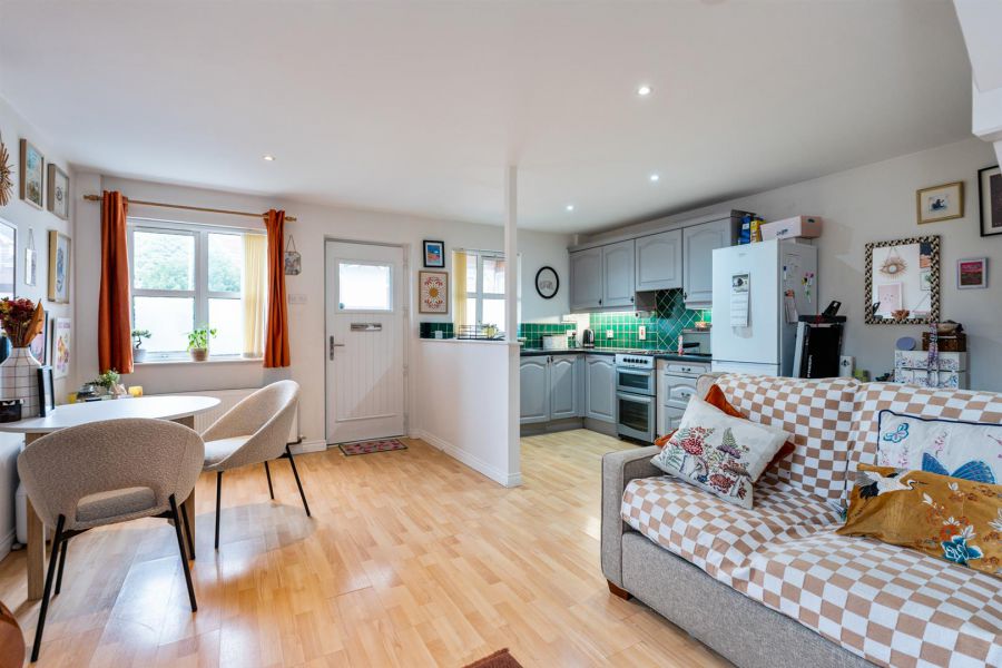 31 Whitethorn Avenue
