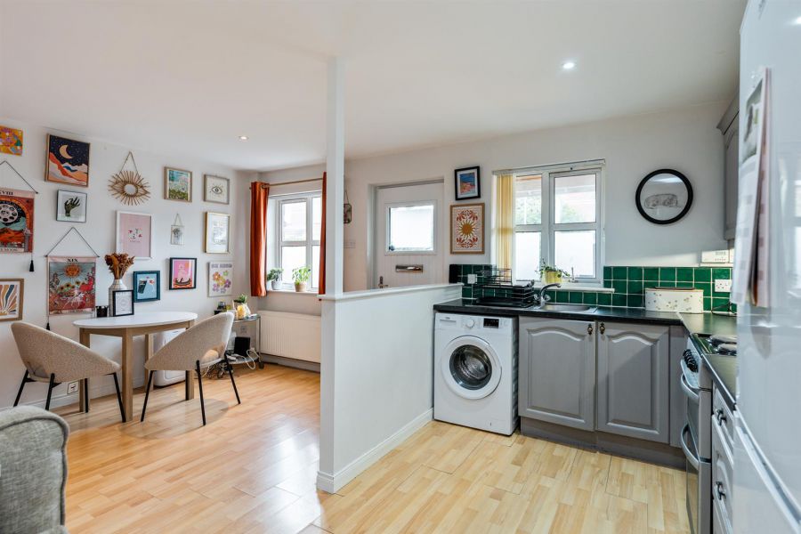 31 Whitethorn Avenue