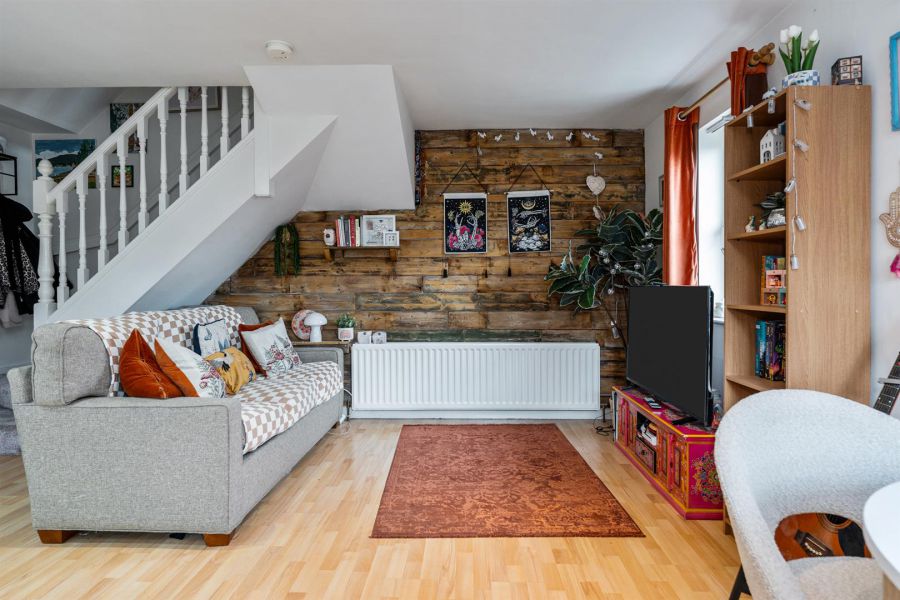 31 Whitethorn Avenue