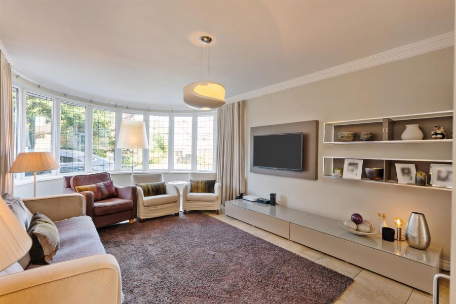 17 Manor Park
