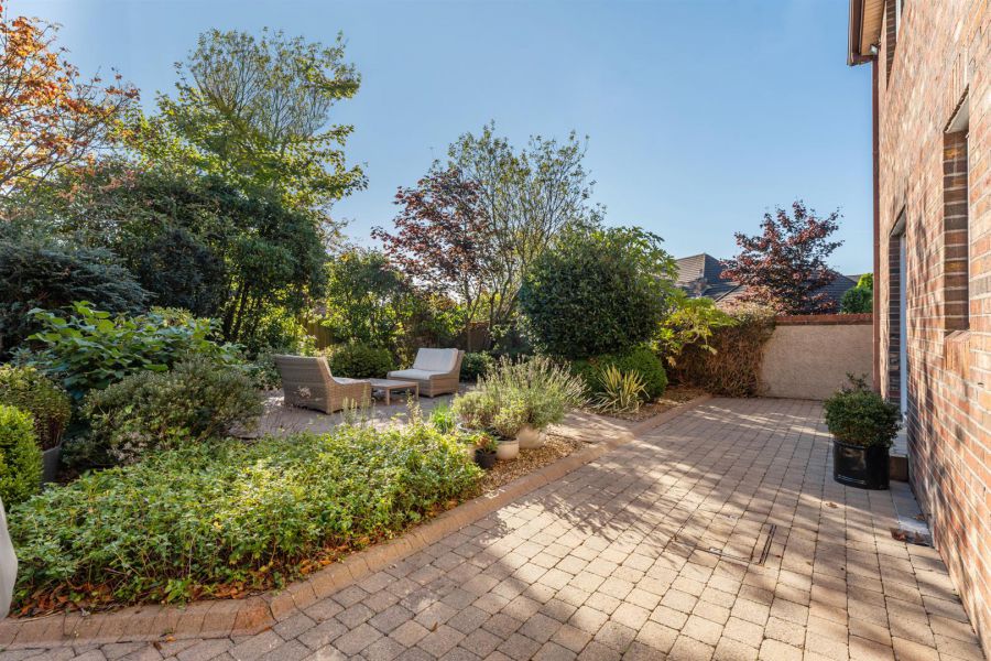 17 Manor Park