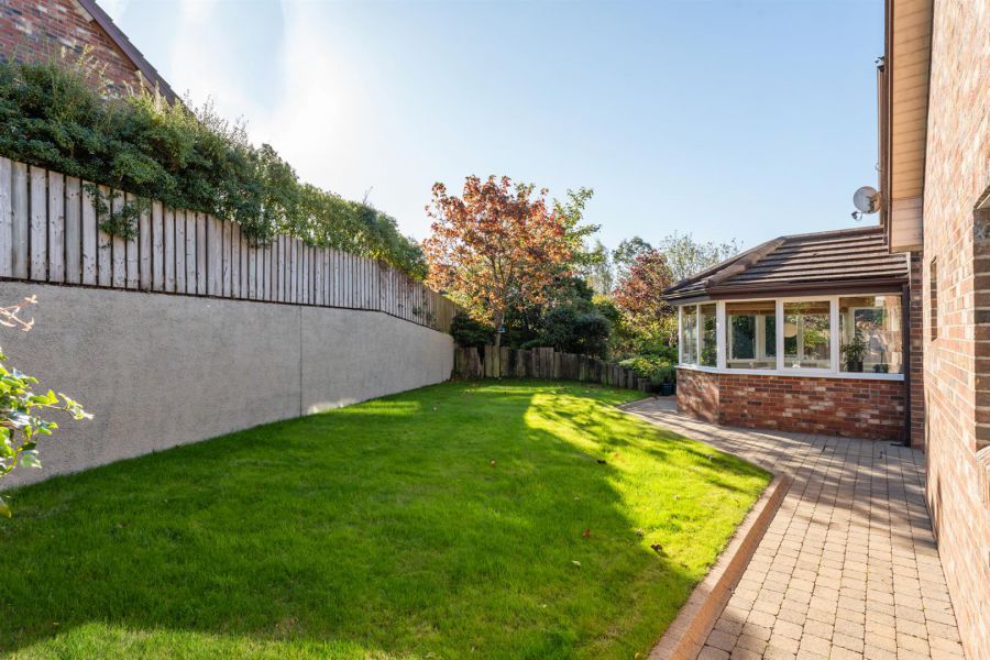 17 Manor Park
