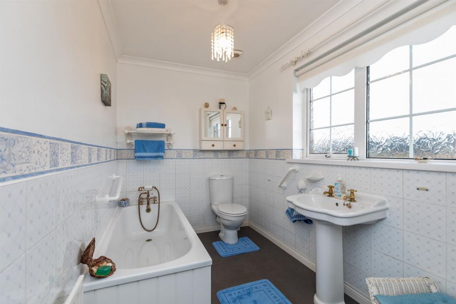 12A Manse Road 12A Manse Road
