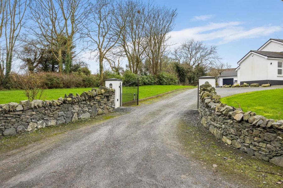 Hillside Cottage, 27A Craigarusky Road