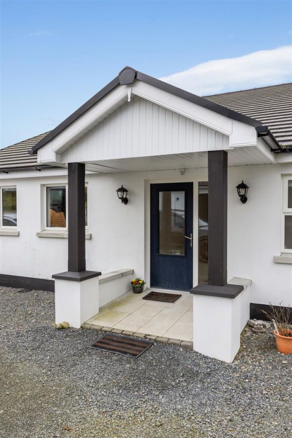 Hillside Cottage, 27A Craigarusky Road