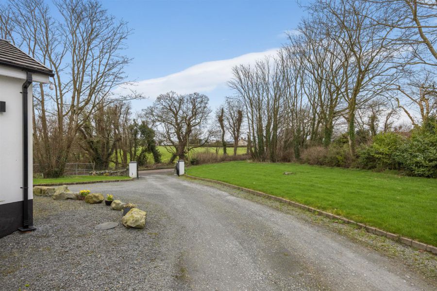 Hillside Cottage, 27A Craigarusky Road