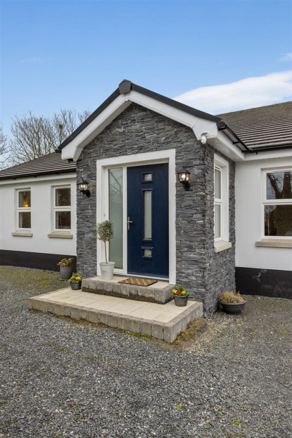 Hillside Cottage, 27A Craigarusky Road