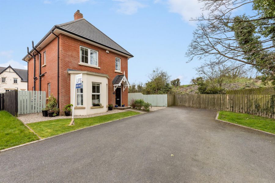 8 Tullynagardy Grove