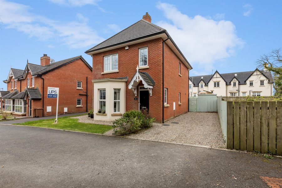 8 Tullynagardy Grove