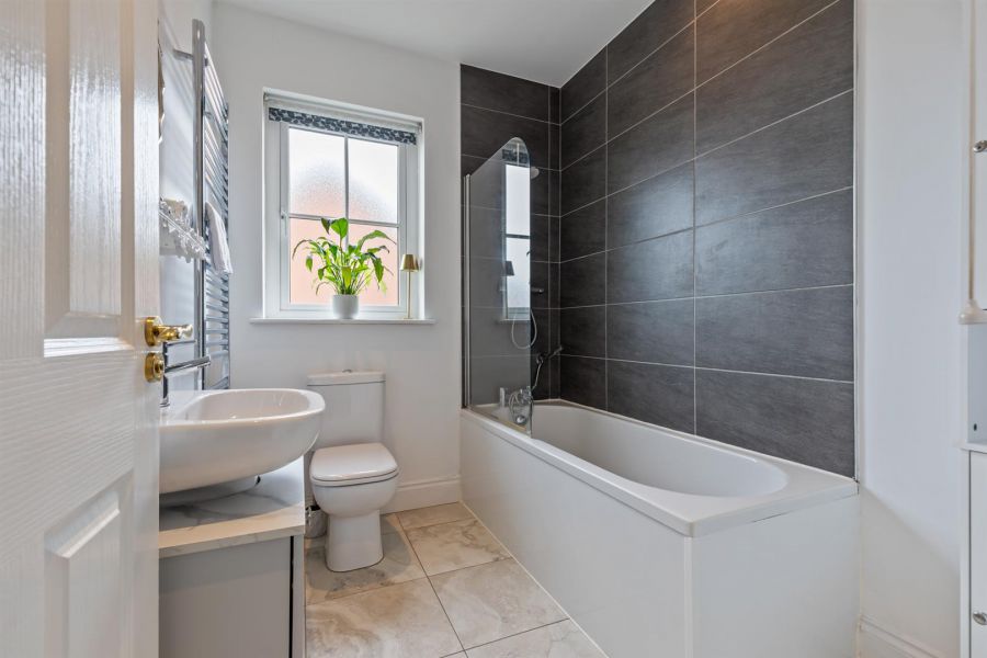 8 Tullynagardy Grove