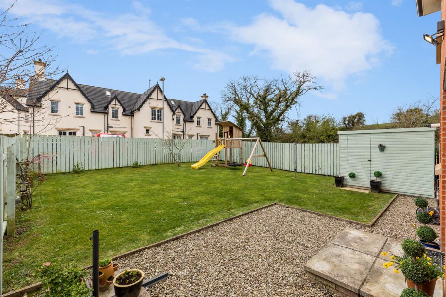 8 Tullynagardy Grove