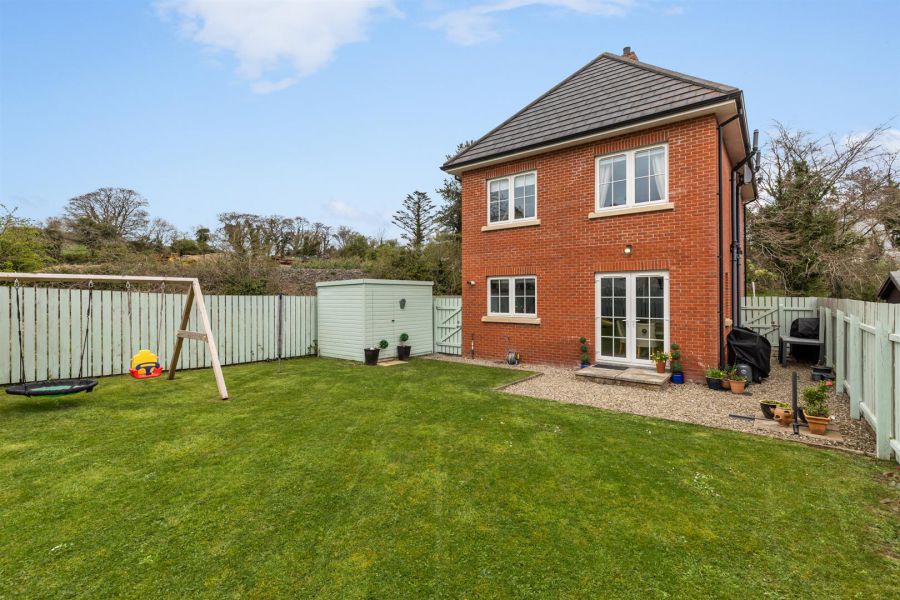 8 Tullynagardy Grove