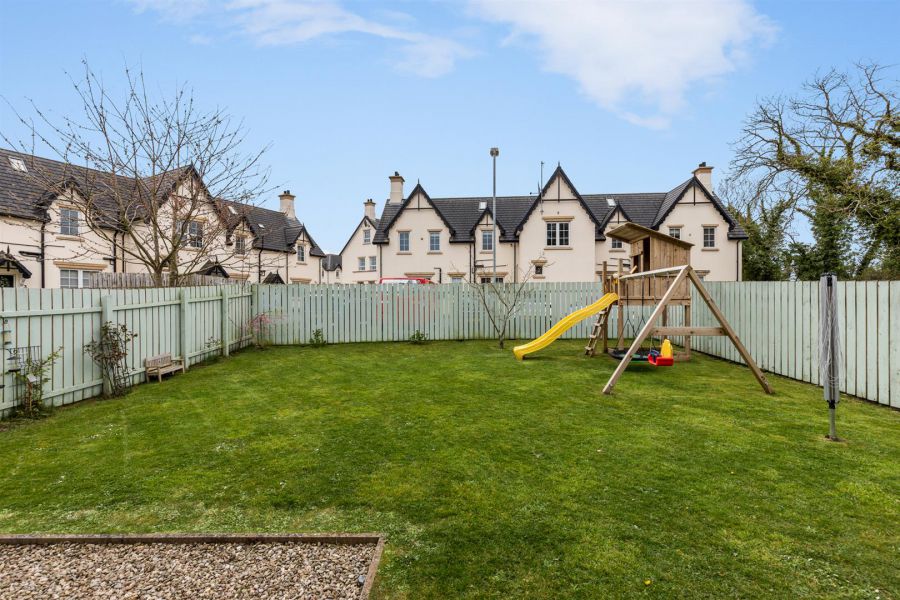 8 Tullynagardy Grove