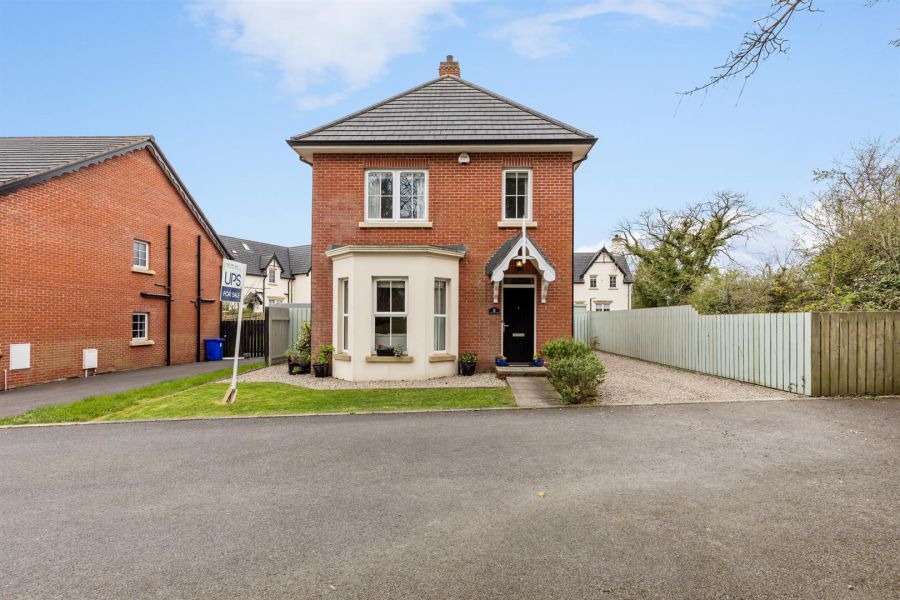 8 Tullynagardy Grove