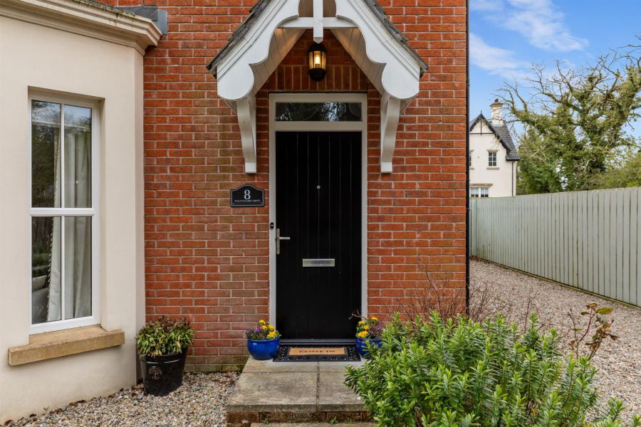 8 Tullynagardy Grove