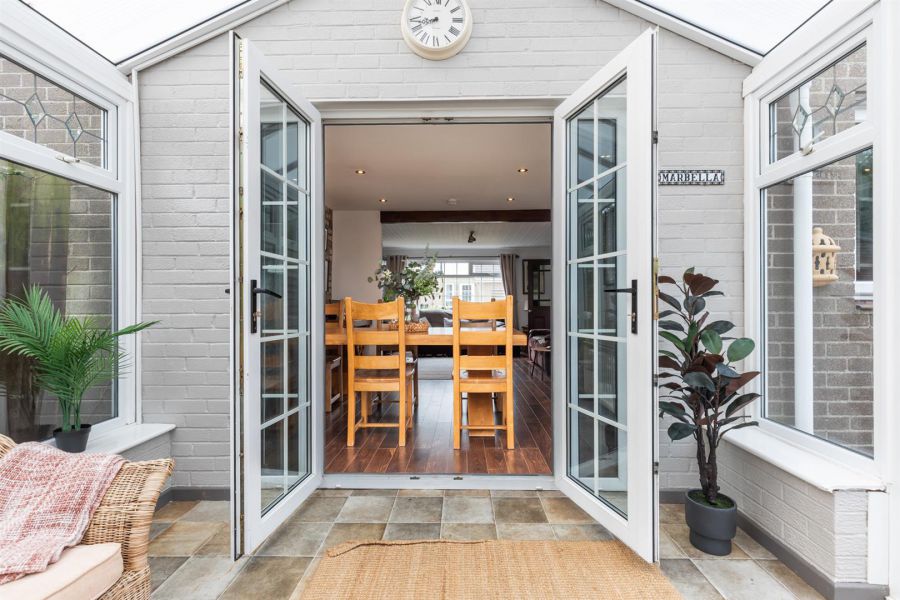 11 Rockland Crescent