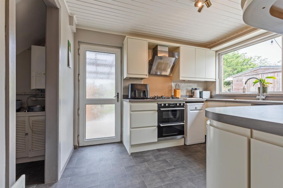 11 Rockland Crescent
