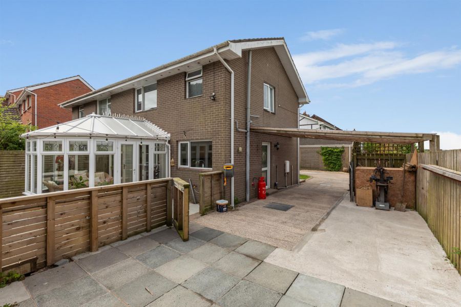 11 Rockland Crescent