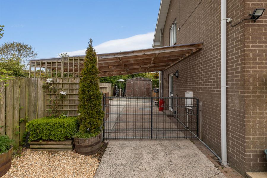 11 Rockland Crescent