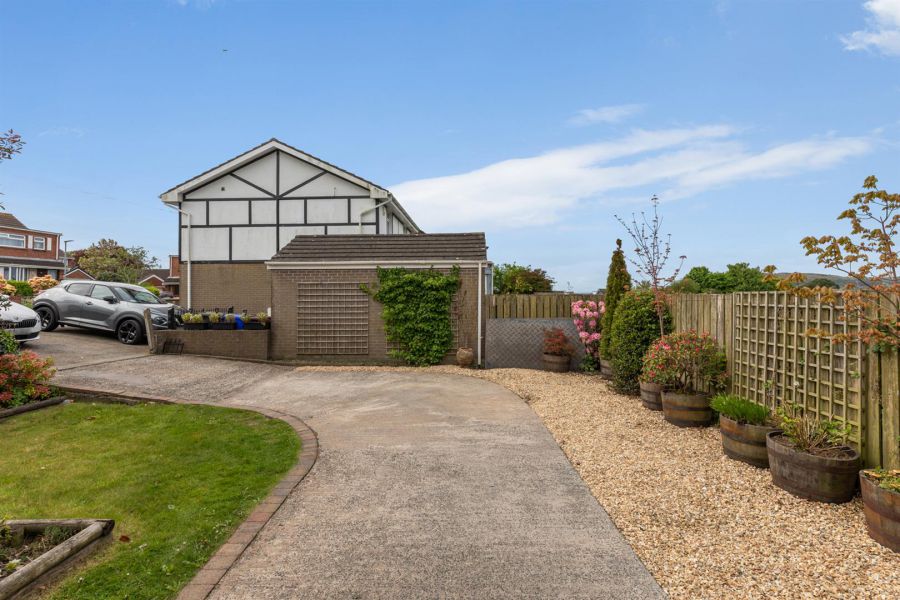 11 Rockland Crescent