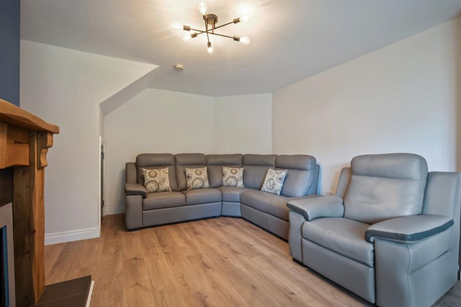 6 Tullynagardy Grove