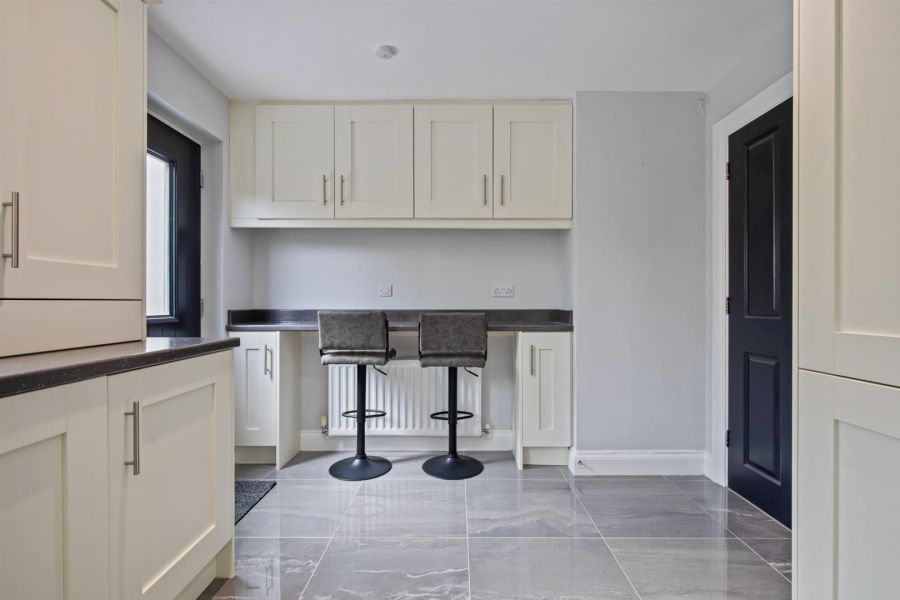 6 Tullynagardy Grove