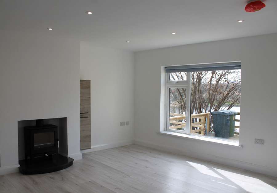 81 Loughside Road