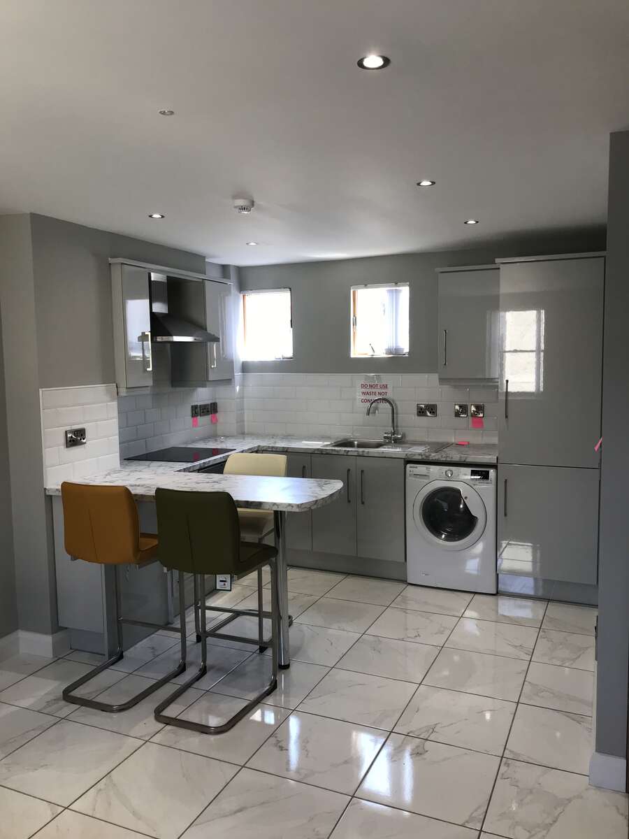 Apt 2, 27 High Street