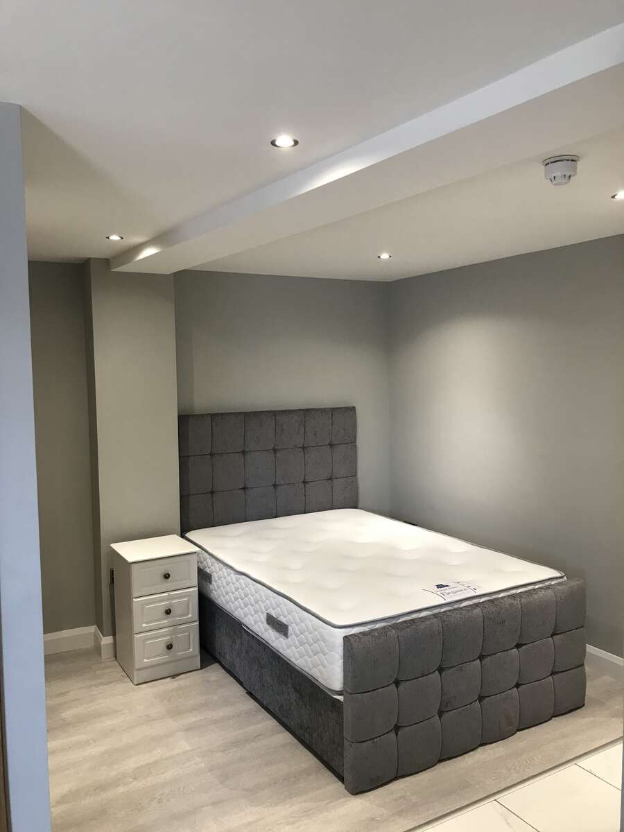 Apt 4, 27 High Street