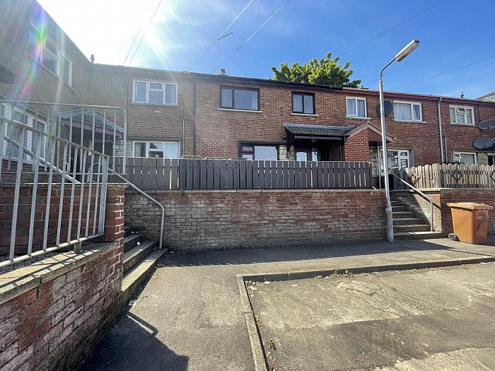 8 Orangefield Close