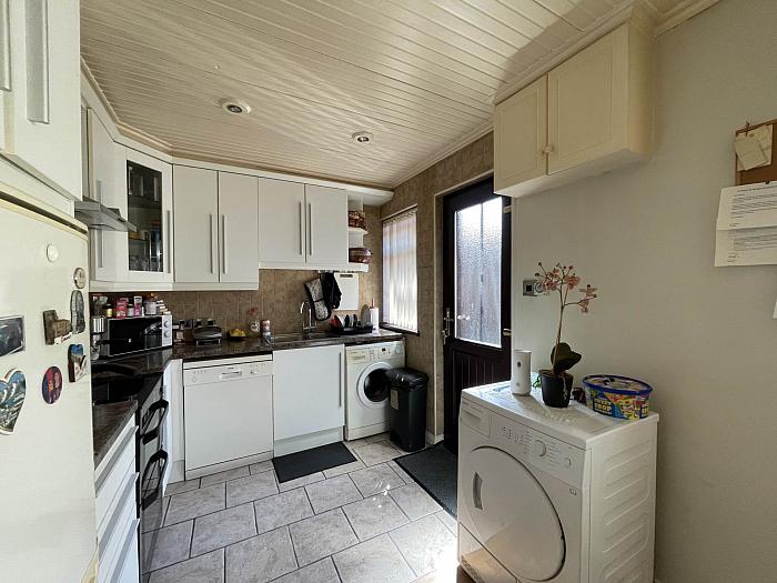 8 Orangefield Close