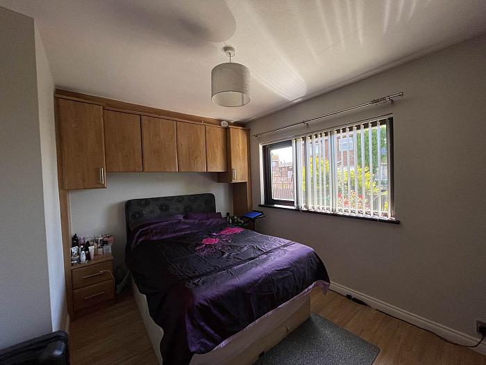 8 Orangefield Close