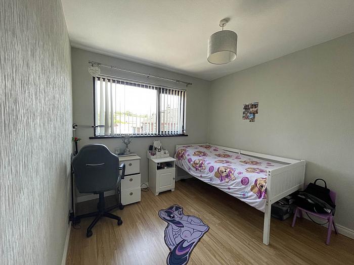 8 Orangefield Close