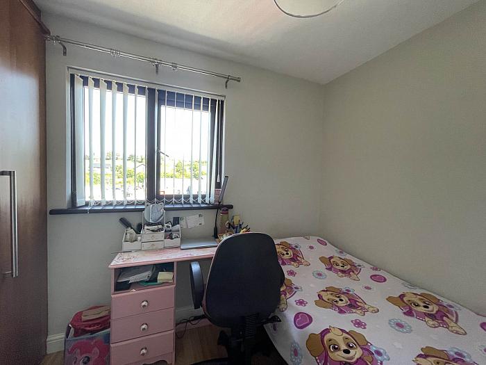 8 Orangefield Close