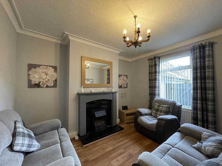 6 Hamiltonsbawn Road