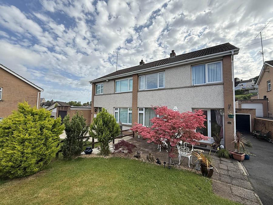 21 Langs Crescent